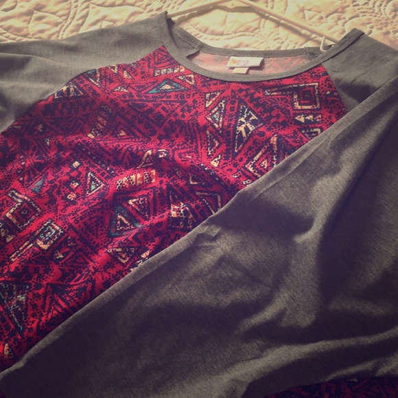 Lularoe Randy T - Picture 1 of 5